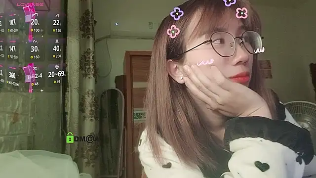 Snapshot of Lili_666 chatting on February 4, 2026, 8:37 pm Lili 666 online show from February 4, 2026, 8:37 pm