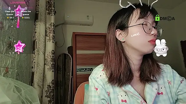 Snapshot of Lili_666 chatting on December 1, 2025, 9:59 pm Lili 666 online show from December 1, 2025, 9:59 pm