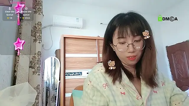 Snapshot of Lili_666 chatting on December 17, 2025, 2:16 am Lili 666 online show from December 17, 2025, 2:16 am