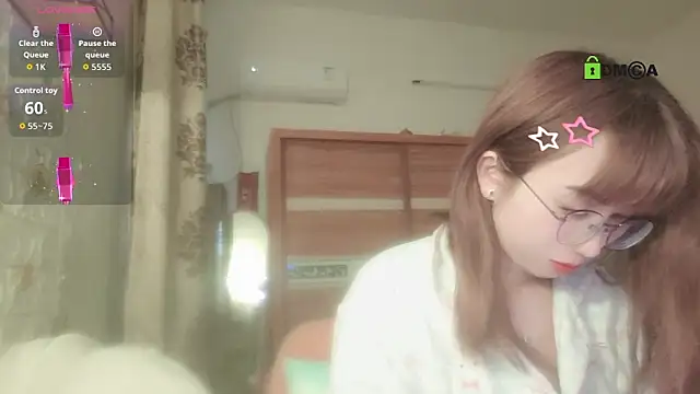 Snapshot of Lili_666 chatting on February 24, 2026, 12:33 am Lili 666 online show from February 24, 2026, 12:33 am