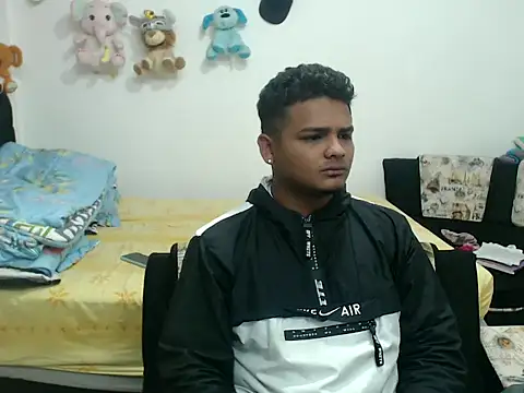 Snapshot of Boycuriousxxx chatting on March 18, 2025, 10:50 am Boycuriousxxx online show from March 18, 2025, 10:50 am
