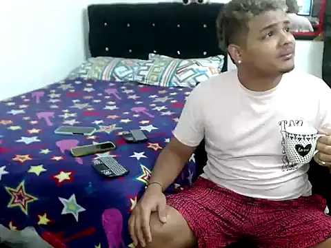 Snapshot of Boycuriousxxx chatting on September 29, 2025, 11:05 am Boycuriousxxx online show from September 29, 2025, 11:05 am