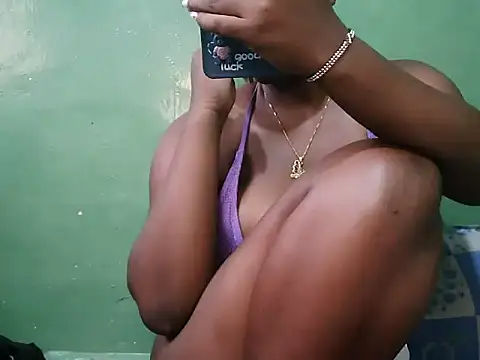 Snapshot of QUEEN_LAYLA chatting on October 8, 2025, 11:45 am QUEEN LAYLA online show from October 8, 2025, 11:45 am