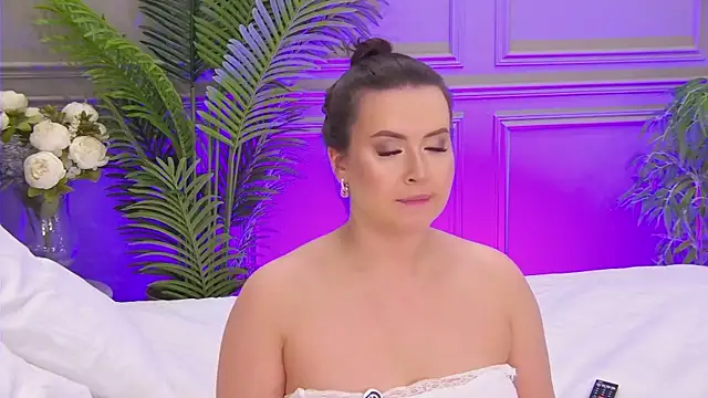 Snapshot of TrishaWinslet chatting on October 22, 2025, 6:13 am TrishaWinslet online show from October 22, 2025, 6:13 am