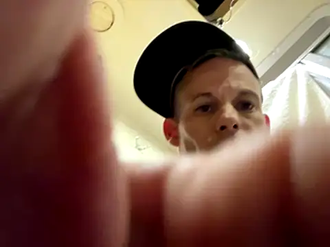 ILUV2TUCHMYKITTY online show from October 26, 2025, 11:43 am