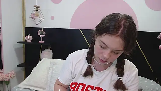Snapshot of DanniAbbey chatting on February 24, 2025, 5:53 pm DanniAbbey online show from February 24, 2025, 5:53 pm