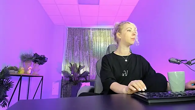 Snapshot of LylithSkye chatting on September 10, 2025, 10:58 am LylithSkye online show from September 10, 2025, 10:58 am