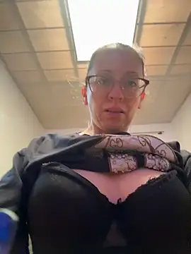 miss hanna07 online show from October 17, 2025, 9:05 pm