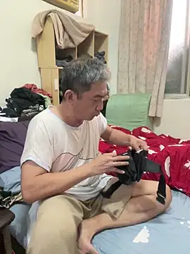 YuHsuant online show from March 12, 2025, 6:51 am