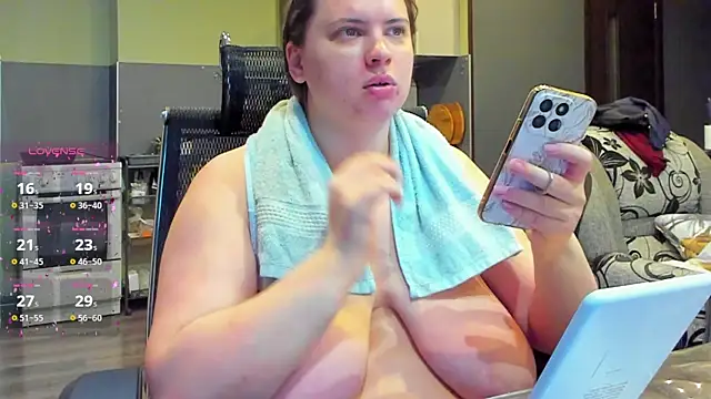 1lindsey1 online show from October 13, 2025, 2:02 am