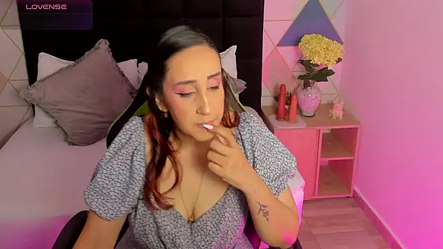 Snapshot of jadde13_ chatting on November 19, 2025, 8:20 pm jadde13 online show from November 19, 2025, 8:20 pm