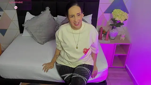 Snapshot of jadde13_ chatting on November 14, 2025, 8:01 pm jadde13 online show from November 14, 2025, 8:01 pm