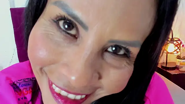 Anthonelaa   online show from October 28, 2025, 8:08 pm