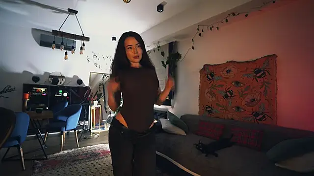 Leona Mell online show from November 27, 2025, 8:31 pm