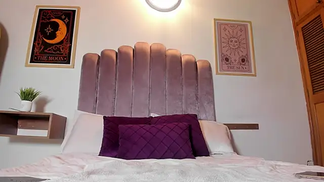 sky caroline online show from December 15, 2025, 8:25 pm