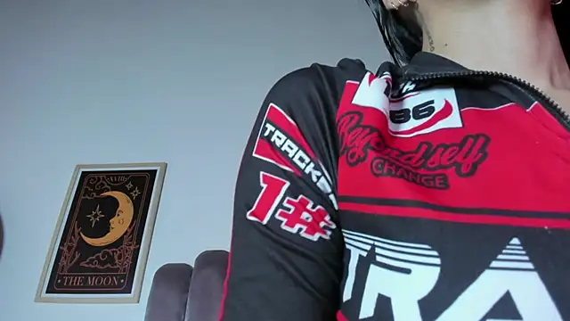 sky caroline online show from February 18, 2026, 8:05 pm