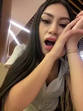 Snapshot of Effy_Bonny chatting on March 11, 2025, 5:35 pm Effy Bonny online show from March 11, 2025, 5:35 pm