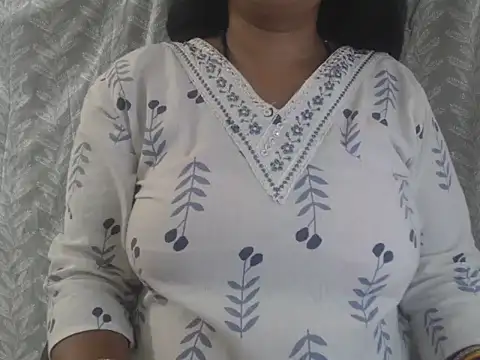 cute-priy online show from July 23, 2026, 5:49 am