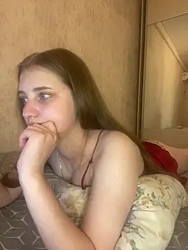 MollyDolle online show from June 11, 2026, 7:44 pm