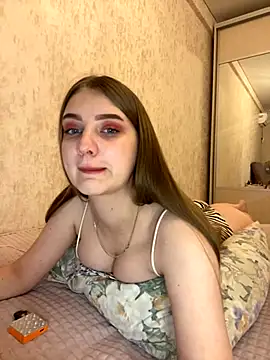 MollyDolle online show from October 26, 2025, 1:11 pm