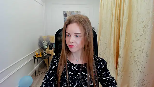 Snapshot of MileyWings chatting on June 1, 2026, 11:21 am MileyWings online show from June 1, 2026, 11:21 am