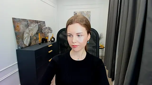 Snapshot of MileyWings chatting on April 19, 2026, 11:33 am MileyWings online show from April 19, 2026, 11:33 am