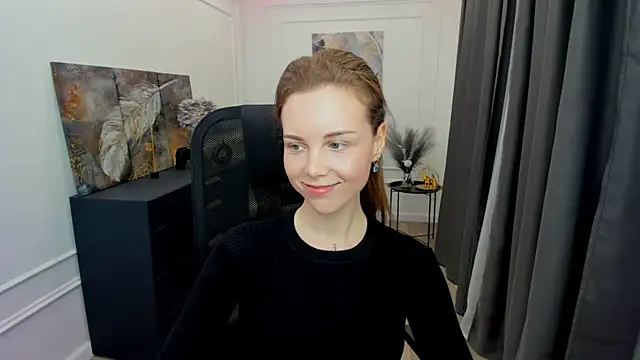 Snapshot of MileyWings chatting on April 20, 2026, 11:24 am MileyWings online show from April 20, 2026, 11:24 am