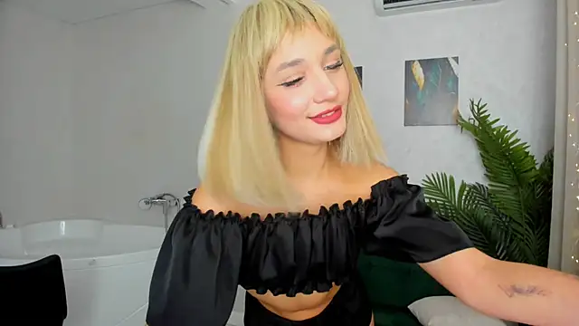 Snapshot of YourHottie_1 chatting on October 5, 2025, 7:26 pm YourHottie 1 online show from October 5, 2025, 7:26 pm
