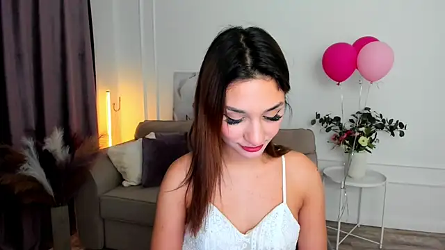 Snapshot of YourHottie_1 chatting on September 15, 2025, 7:36 pm YourHottie 1 online show from September 15, 2025, 7:36 pm