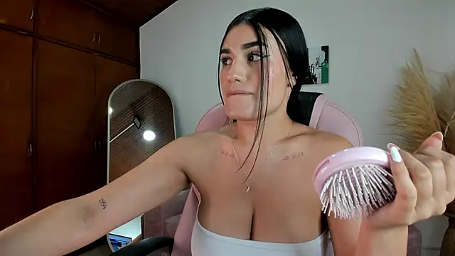 Snapshot of Alheli_16 chatting on February 21, 2026, 12:07 pm Alheli 16 online show from February 21, 2026, 12:07 pm