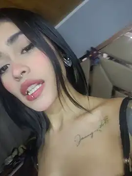 Snapshot of AliceMiller_2 chatting on November 24, 2025, 12:32 am AliceMiller 2 online show from November 24, 2025, 12:32 am