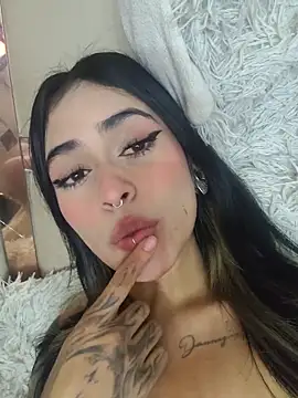 Snapshot of AliceMiller_2 chatting on November 29, 2025, 6:13 am AliceMiller 2 online show from November 29, 2025, 6:13 am