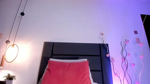 Snapshot of AuraStonee chatting on December 13, 2024, 12:20 am AuraStonee online show from December 13, 2024, 12:20 am