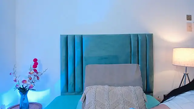 Snapshot of AuraStonee chatting on December 27, 2024, 6:42 pm AuraStonee online show from December 27, 2024, 6:42 pm