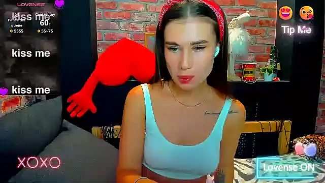 Snapshot of UrJoyy chatting on October 6, 2025, 1:12 pm UrJoyy online show from October 6, 2025, 1:12 pm