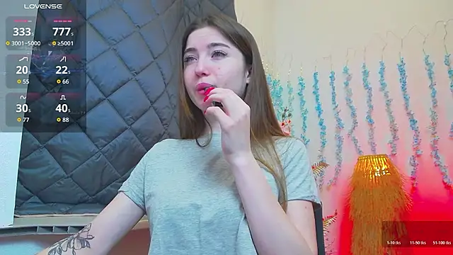 Snapshot of Luxuryalma chatting on March 9, 2026, 6:28 am Luxuryalma online show from March 9, 2026, 6:28 am