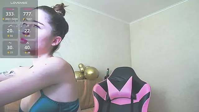 Snapshot of Luxuryalma chatting on March 5, 2026, 7:27 am Luxuryalma online show from March 5, 2026, 7:27 am