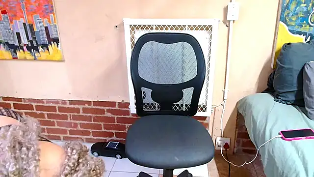 CurvyAfricanGoddess online show from January 6, 2026, 6:34 pm