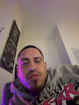 juicyj1311 online show from April 15, 2026, 7:58 am