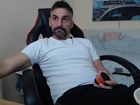 Snapshot of amydamarw chatting on February 18, 2026, 11:17 am amydamarw online show from February 18, 2026, 11:17 am