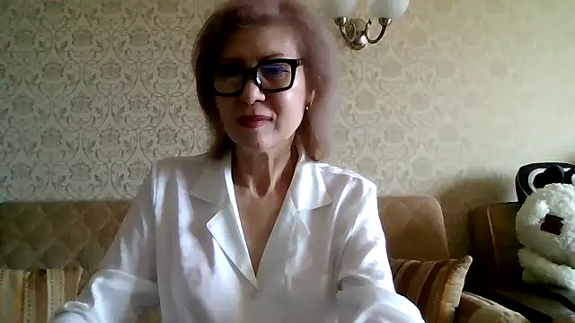 Elegant00Lady online show from May 11, 2026, 4:03 am