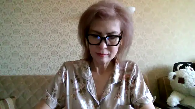 Elegant00Lady online show from May 7, 2026, 4:28 am