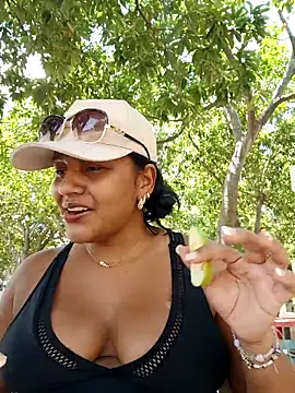 anaesca online show from September 13, 2025, 5:02 pm