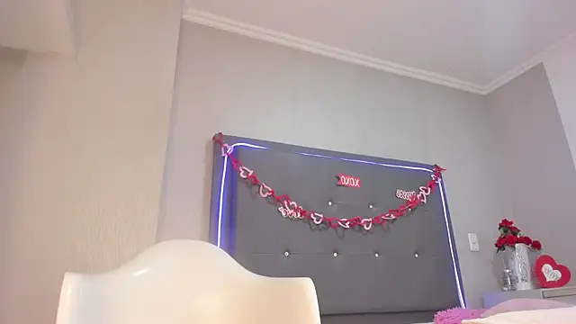 emma lye online show from April 21, 2026, 1:42 am