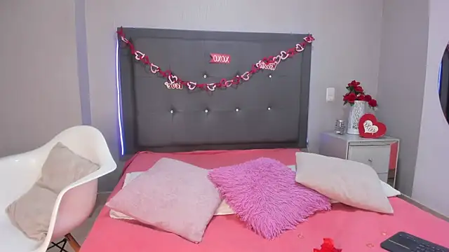 emma lye online show from April 18, 2026, 9:26 pm