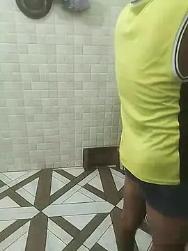 Snapshot of desihulk90 chatting on September 18, 2025, 5:32 am desihulk90 online show from September 18, 2025, 5:32 am