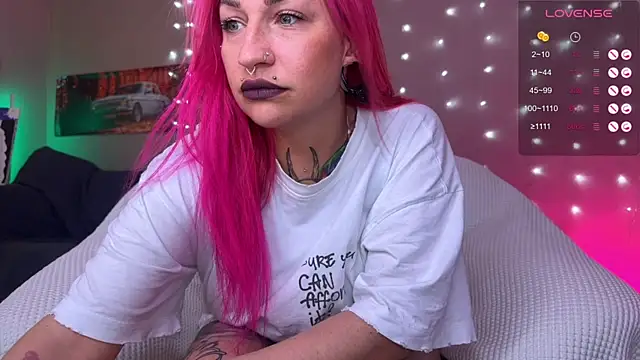 Snapshot of Tanya_Acid chatting on June 11, 2026, 5:32 pm Tanya Acid online show from June 11, 2026, 5:32 pm
