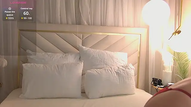 AmandaPirs online show from October 24, 2025, 12:37 pm