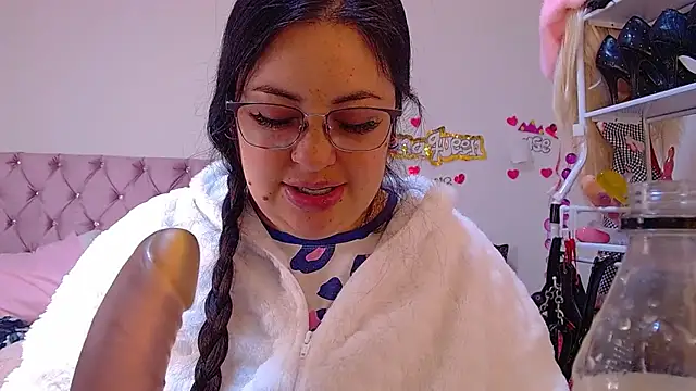 Snapshot of lanaqueen699 chatting on June 25, 2026, 12:32 pm lanaqueen699 online show from June 25, 2026, 12:32 pm