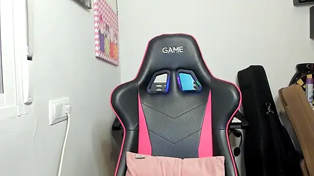 Snapshot of Ama_music chatting on February 24, 2026, 9:54 am Ama music online show from February 24, 2026, 9:54 am